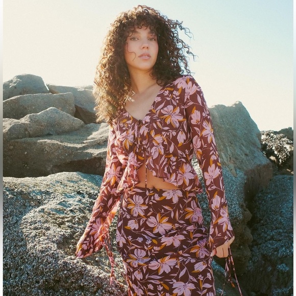 Wayf sheer floral open tie top size small - Picture 1 of 5